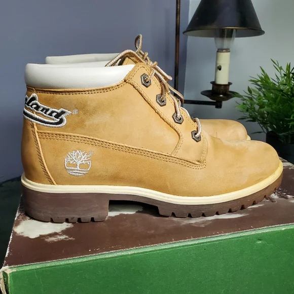 Timberland Chukka Boots - Picture 2 of 12